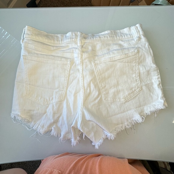 Pistola Woman’s White Shorts - Size 12 - Great Condition! - Picture 4 of 5